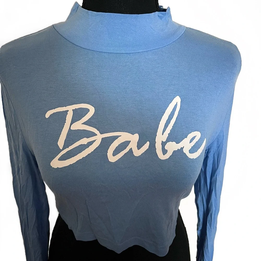 SHEIN Mock Letter Graphic Crop Top Size M - Picture 2 of 6